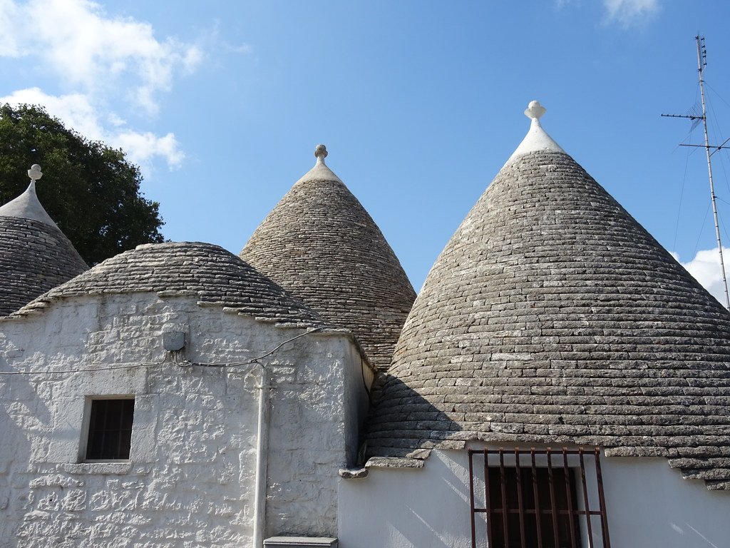 Toits coniques des trulli à Alberobello