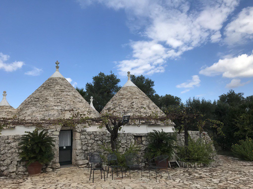 Trulli restaurés au milieu des oliviers
