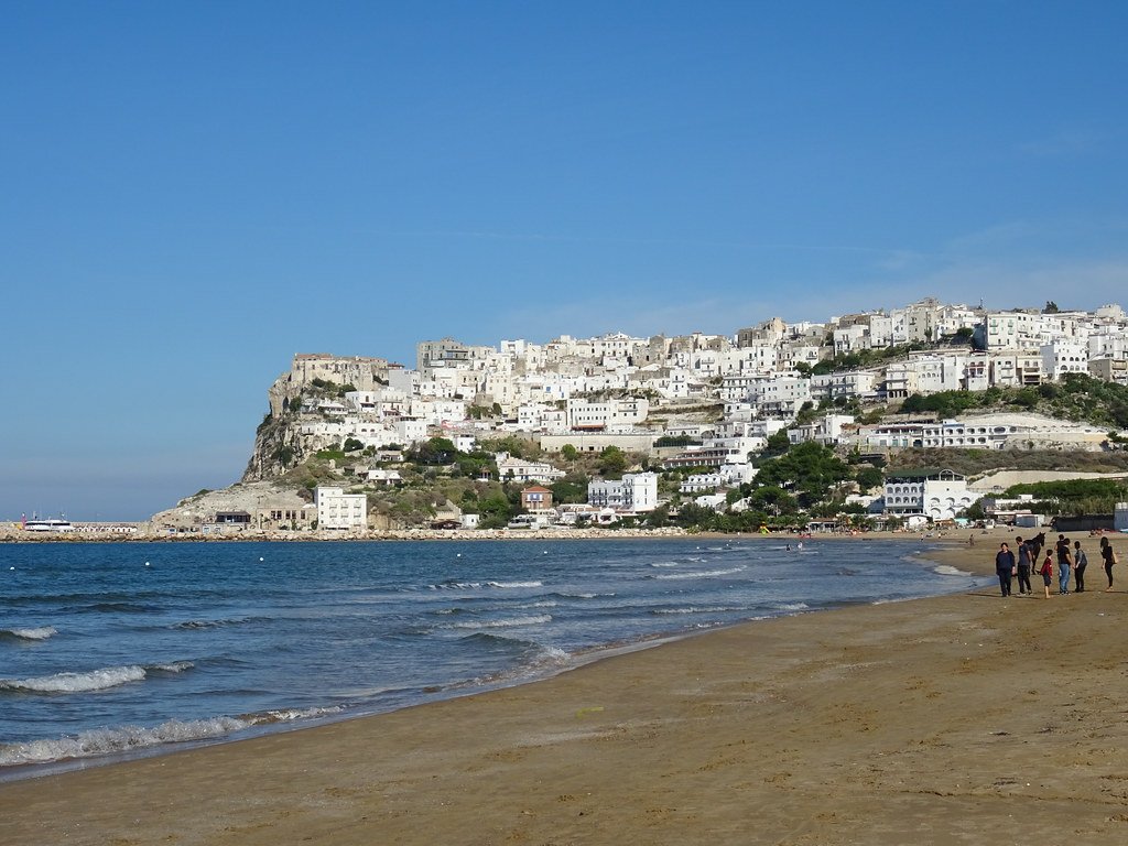 Peschici, village blanc perché au-dessus de la mer, dans le Gargano